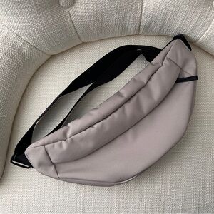 Like New Everlane Renew Transit Fanny Pack in Warm Quartz